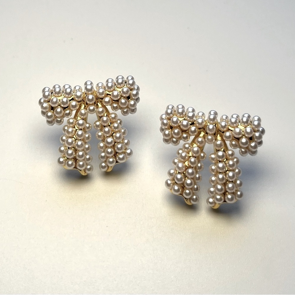 Oversized Bow Studs